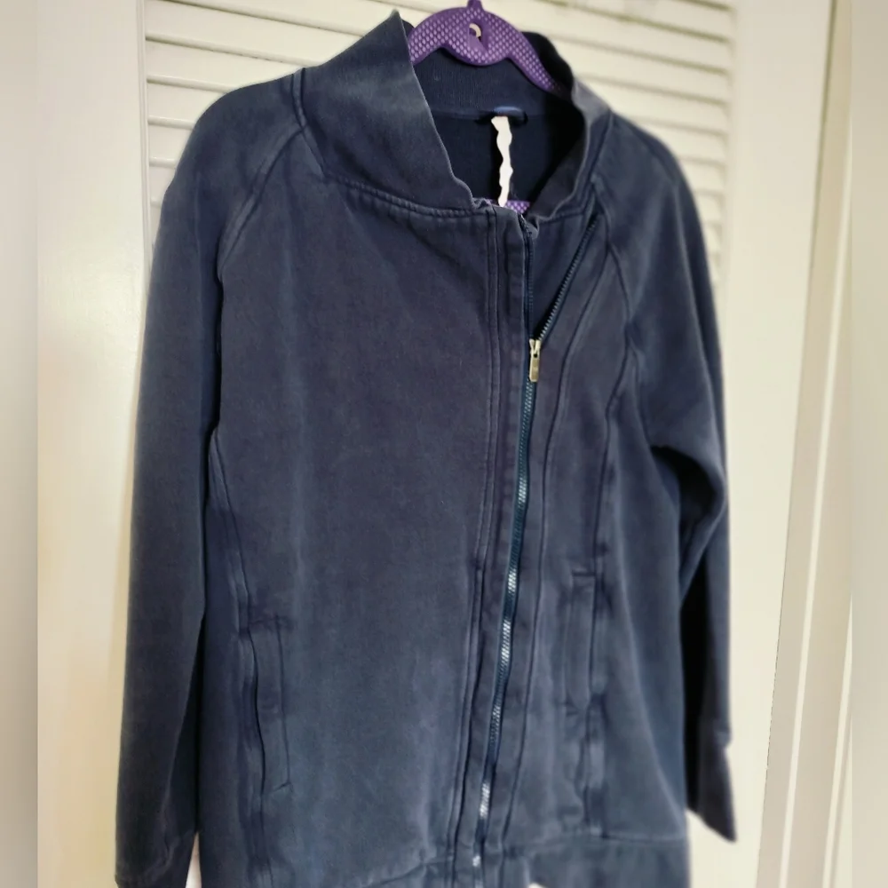 Lululemon Women's Asymmetrical Zip Sweatshirt Jacket Size 8 Faded Blue